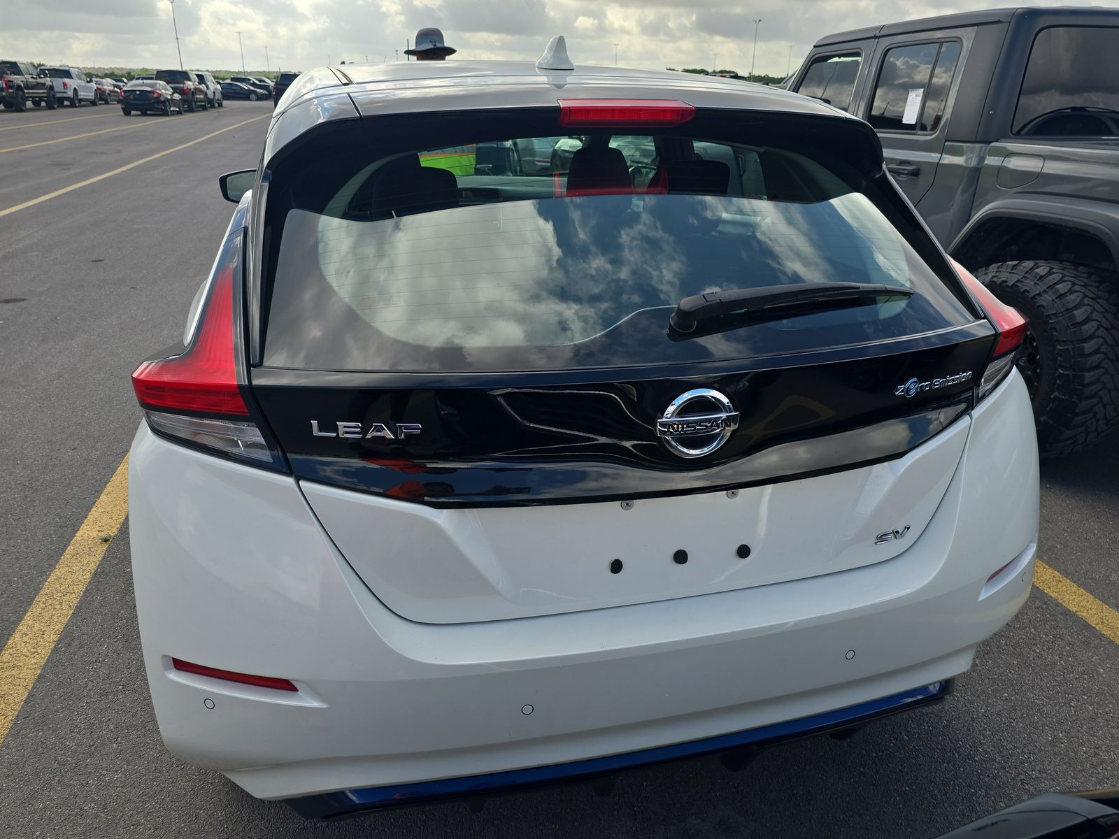2022 Nissan LEAF SV FWD