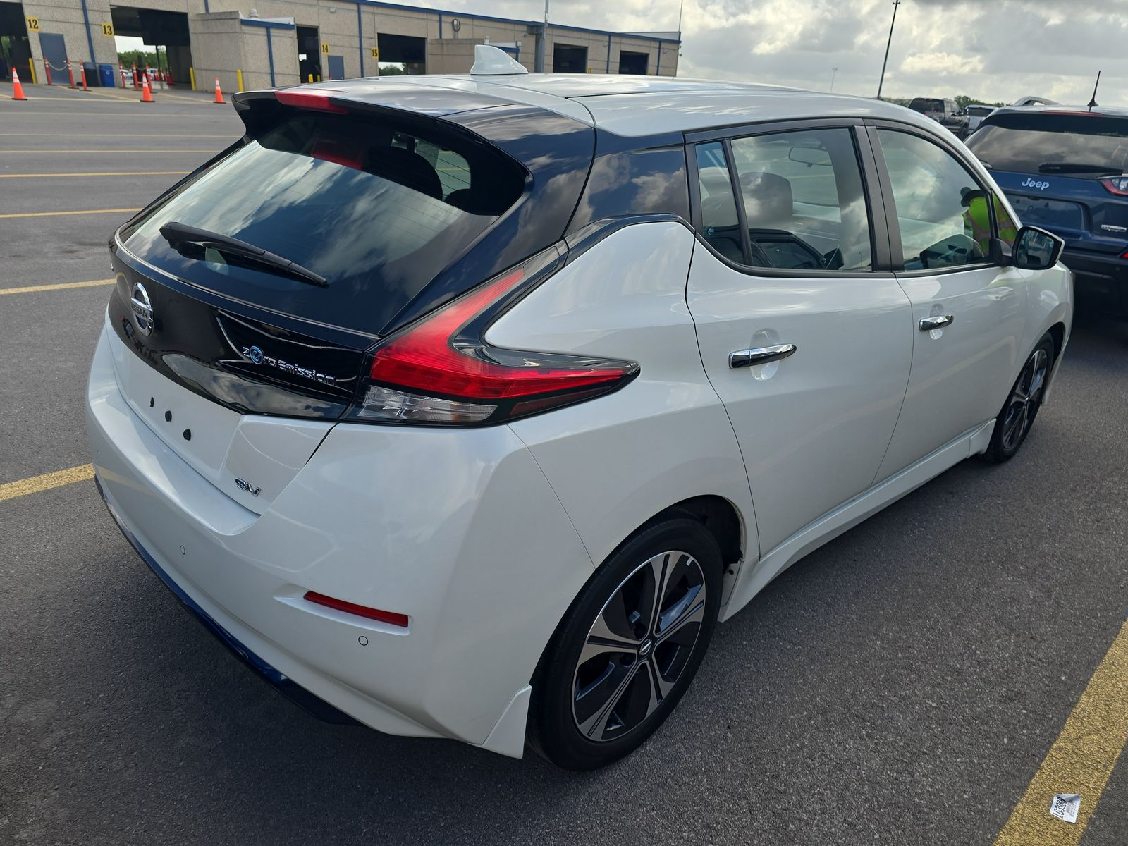 2022 Nissan LEAF SV FWD