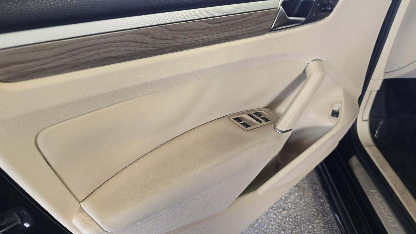 2018 Volkswagen Passat 2.0T SEL Premium FWD