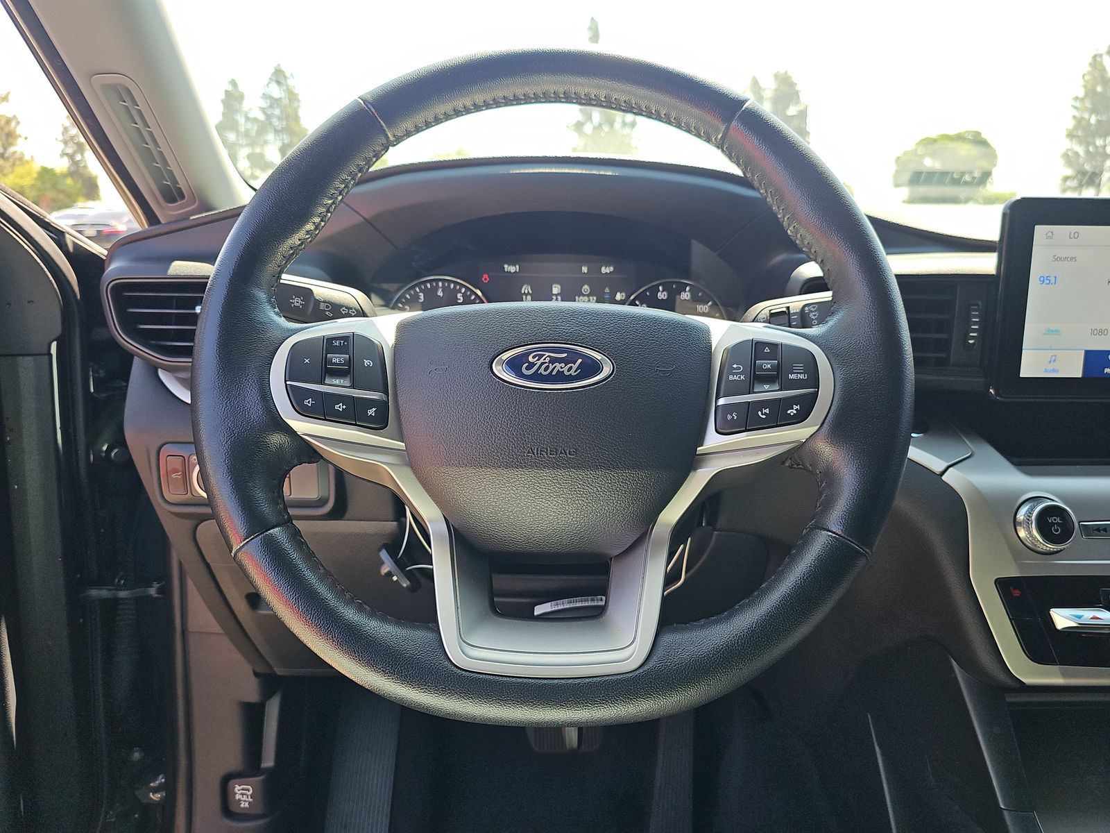 2022 Ford Explorer XLT RWD