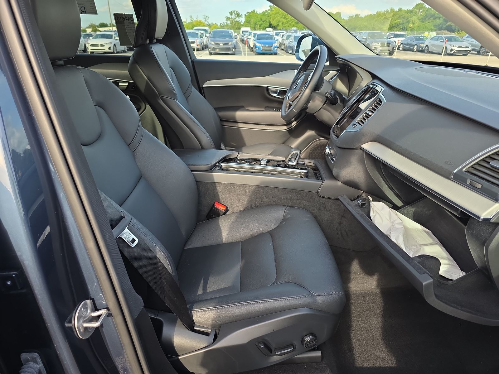 2025 Volvo XC90 B5 Core AWD