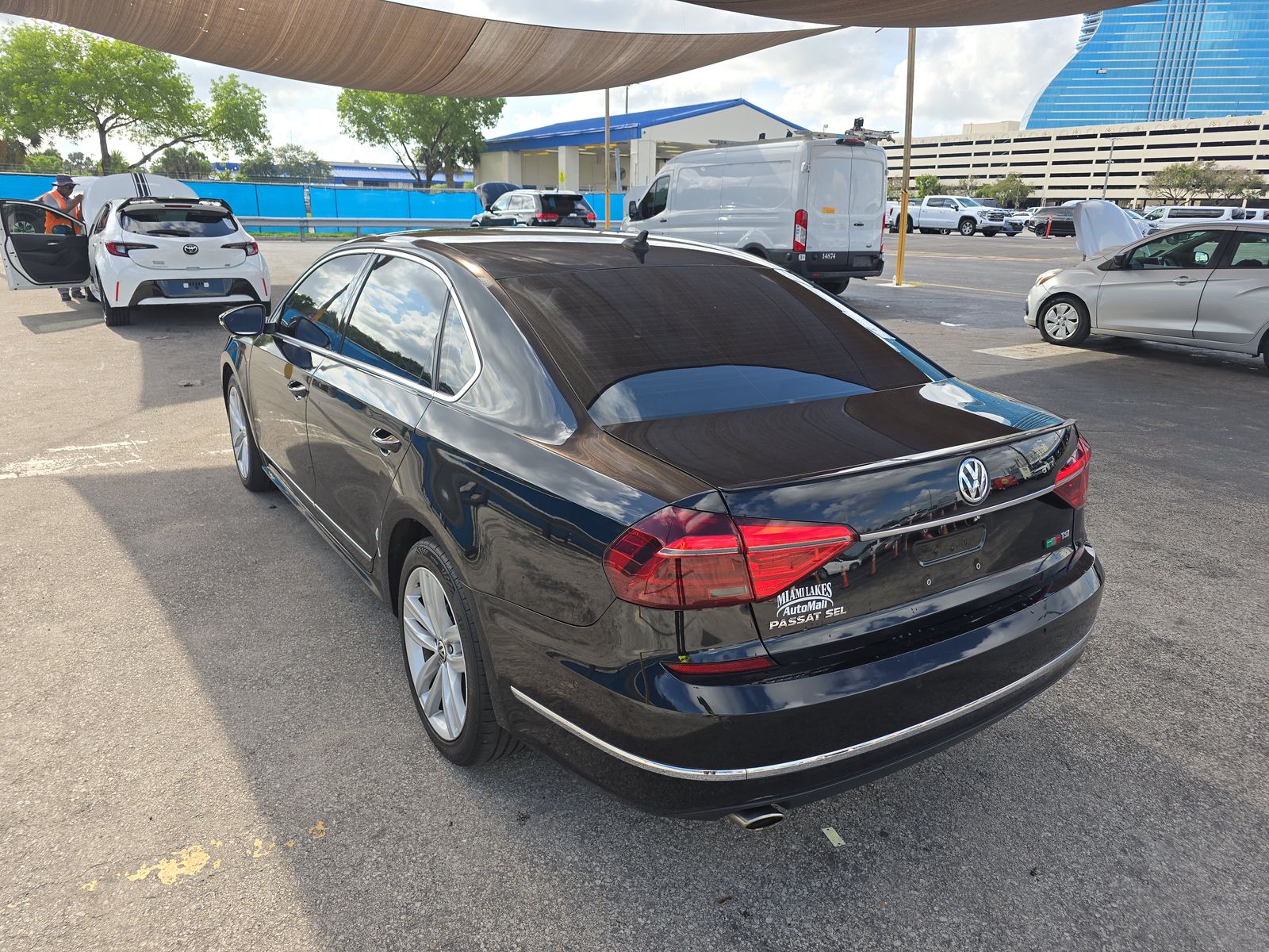 2018 Volkswagen Passat 2.0T SEL Premium FWD