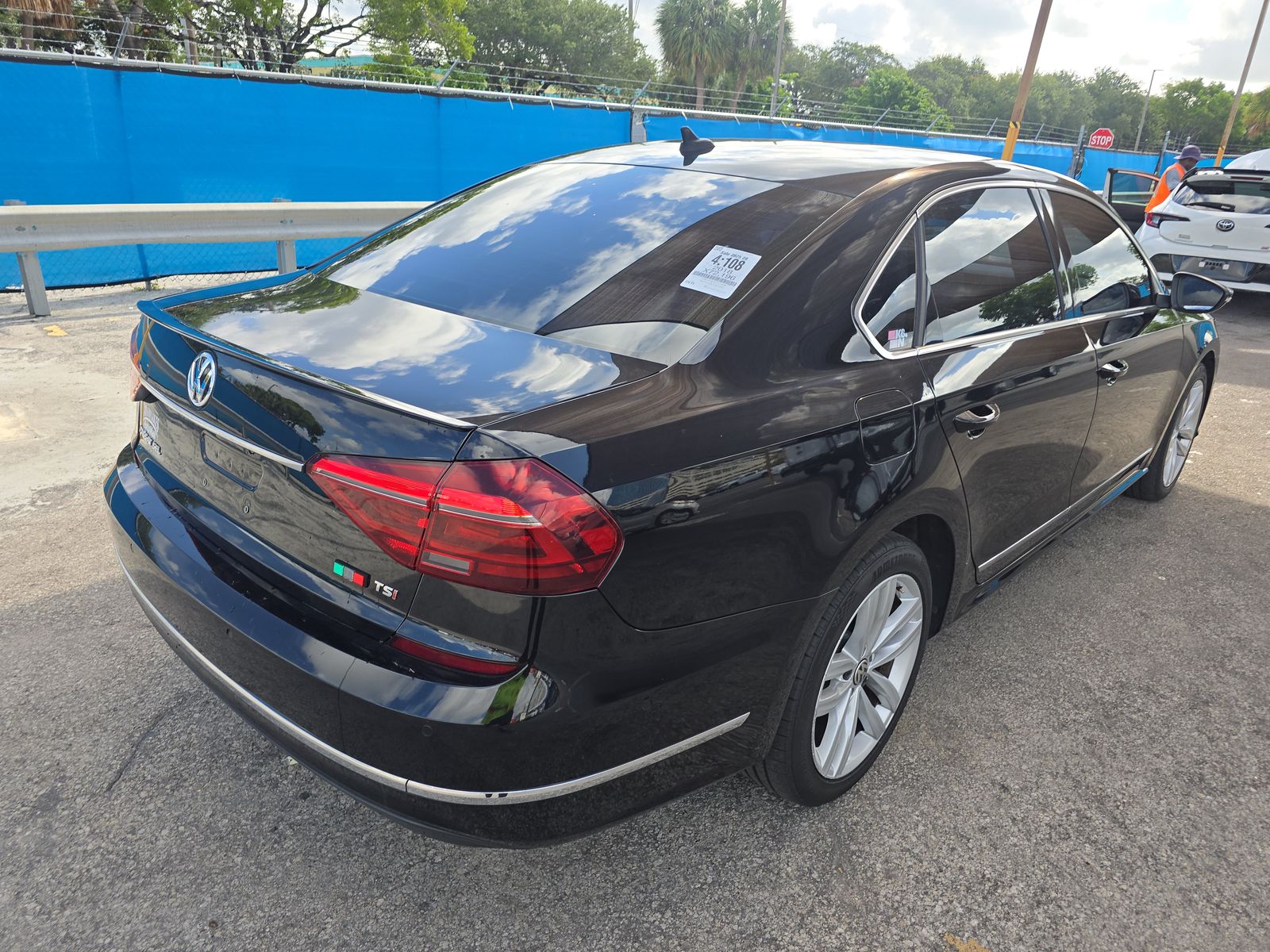 2018 Volkswagen Passat 2.0T SEL Premium FWD
