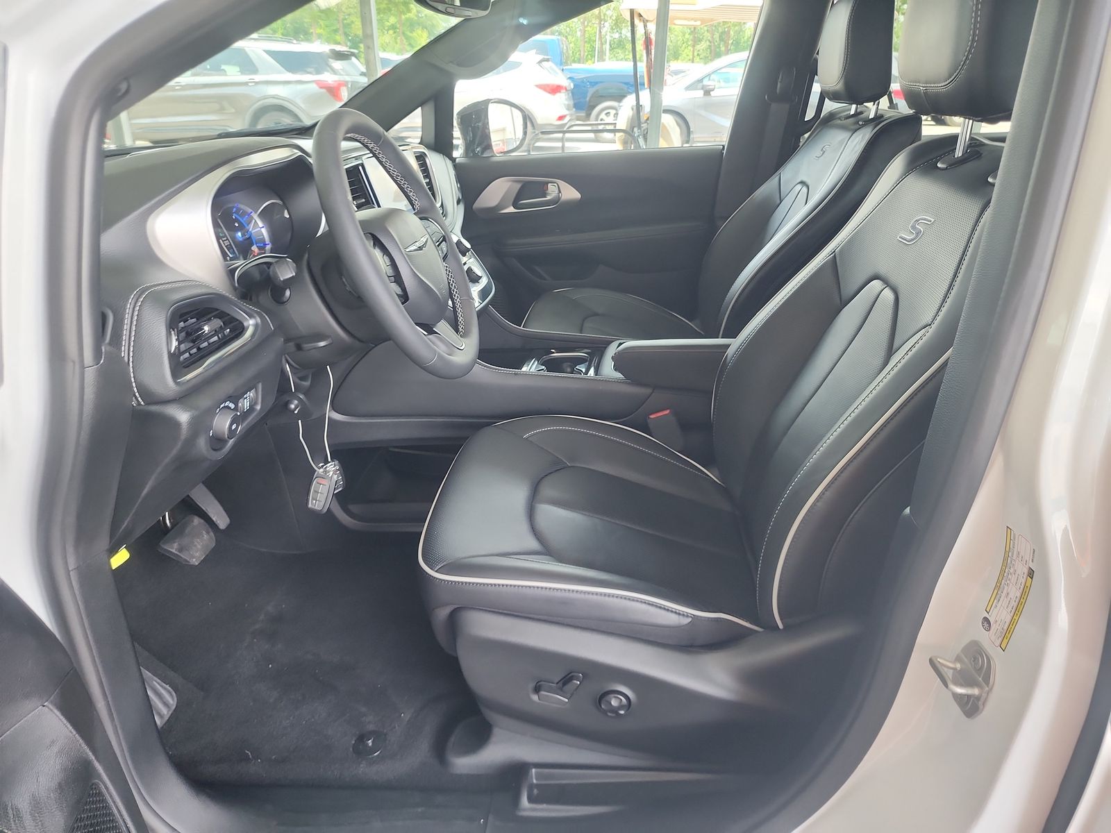 2024 Chrysler Pacifica Hybrid Select Premium S Appearance FWD