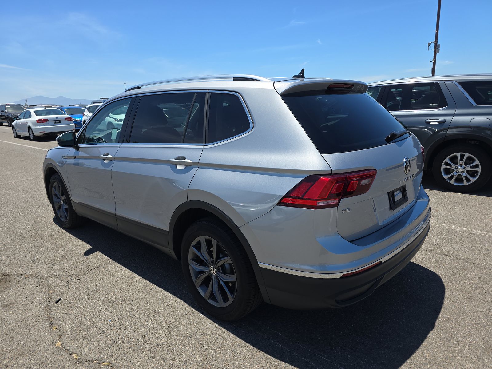 2022 Volkswagen Tiguan 2.0T SE FWD