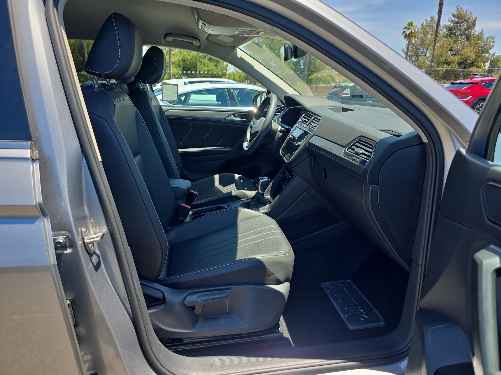 2022 Volkswagen Tiguan 2.0T SE FWD