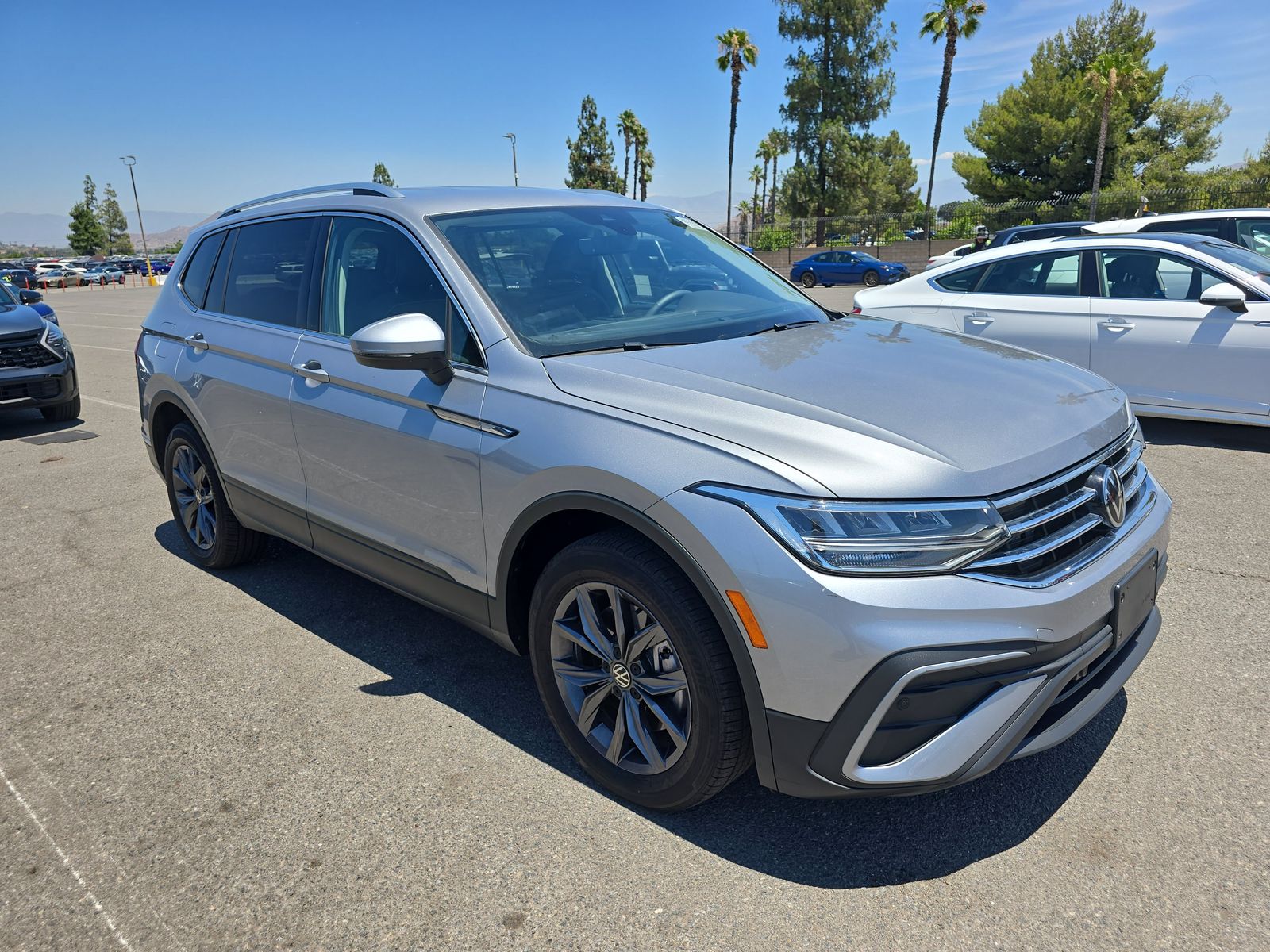 2022 Volkswagen Tiguan 2.0T SE FWD