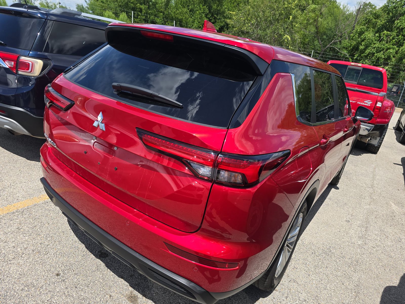 2024 Mitsubishi Outlander ES FWD