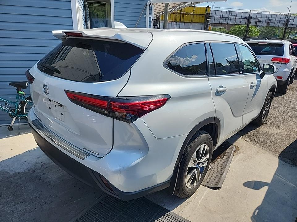 2022 Toyota Highlander XLE AWD
