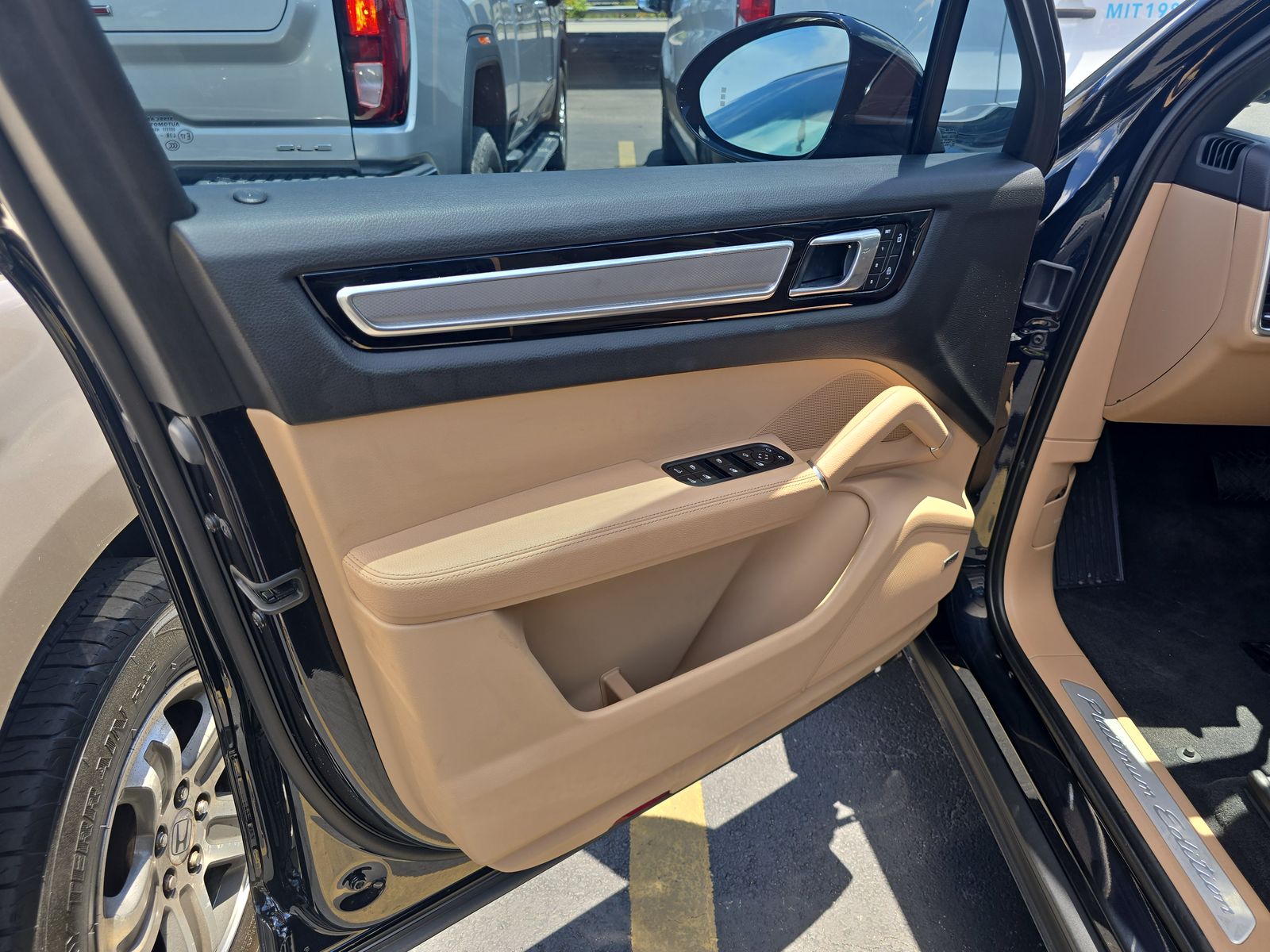2022 Porsche Cayenne Platinum Edition AWD