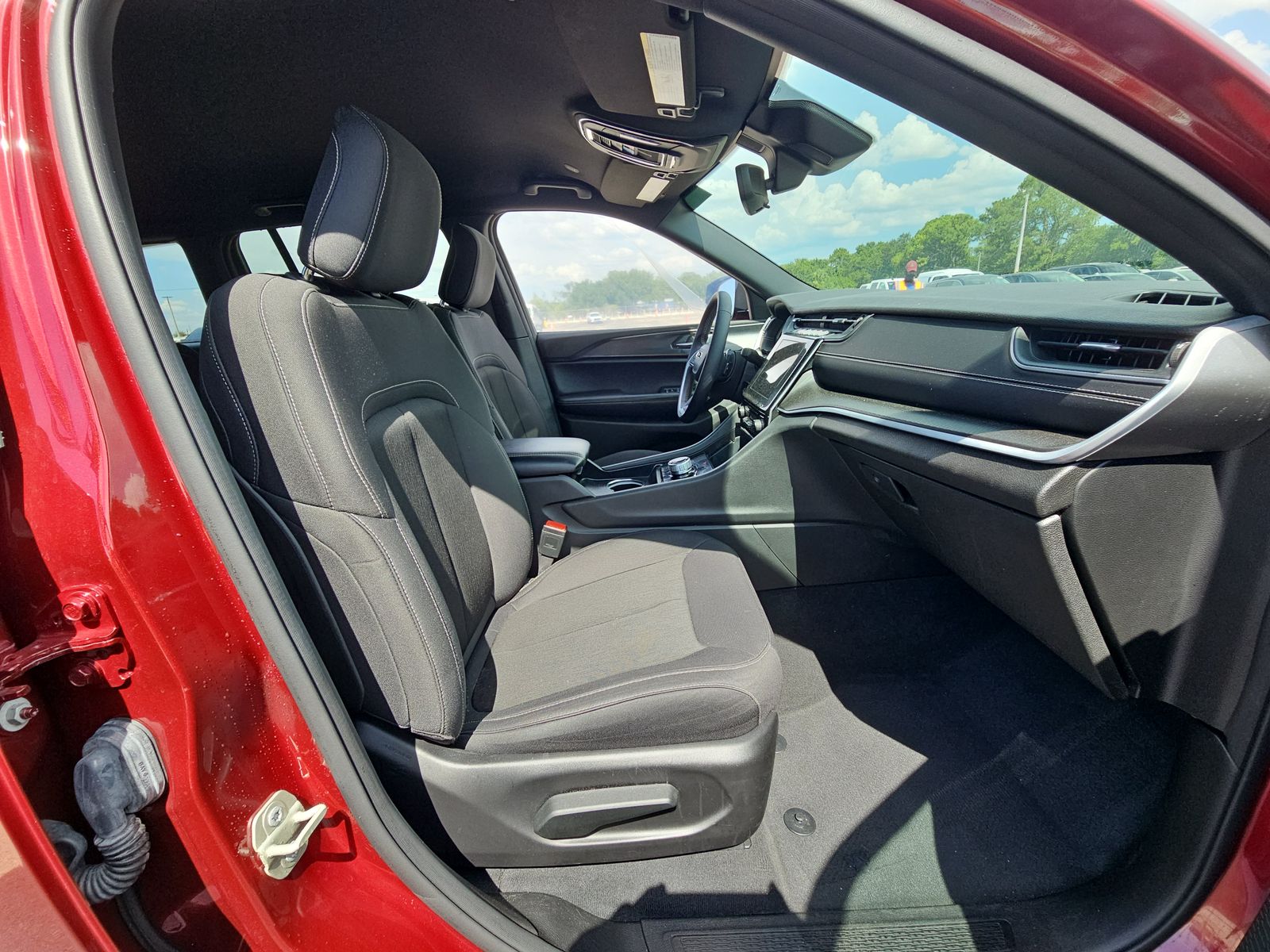 2024 Jeep Grand Cherokee Laredo RWD