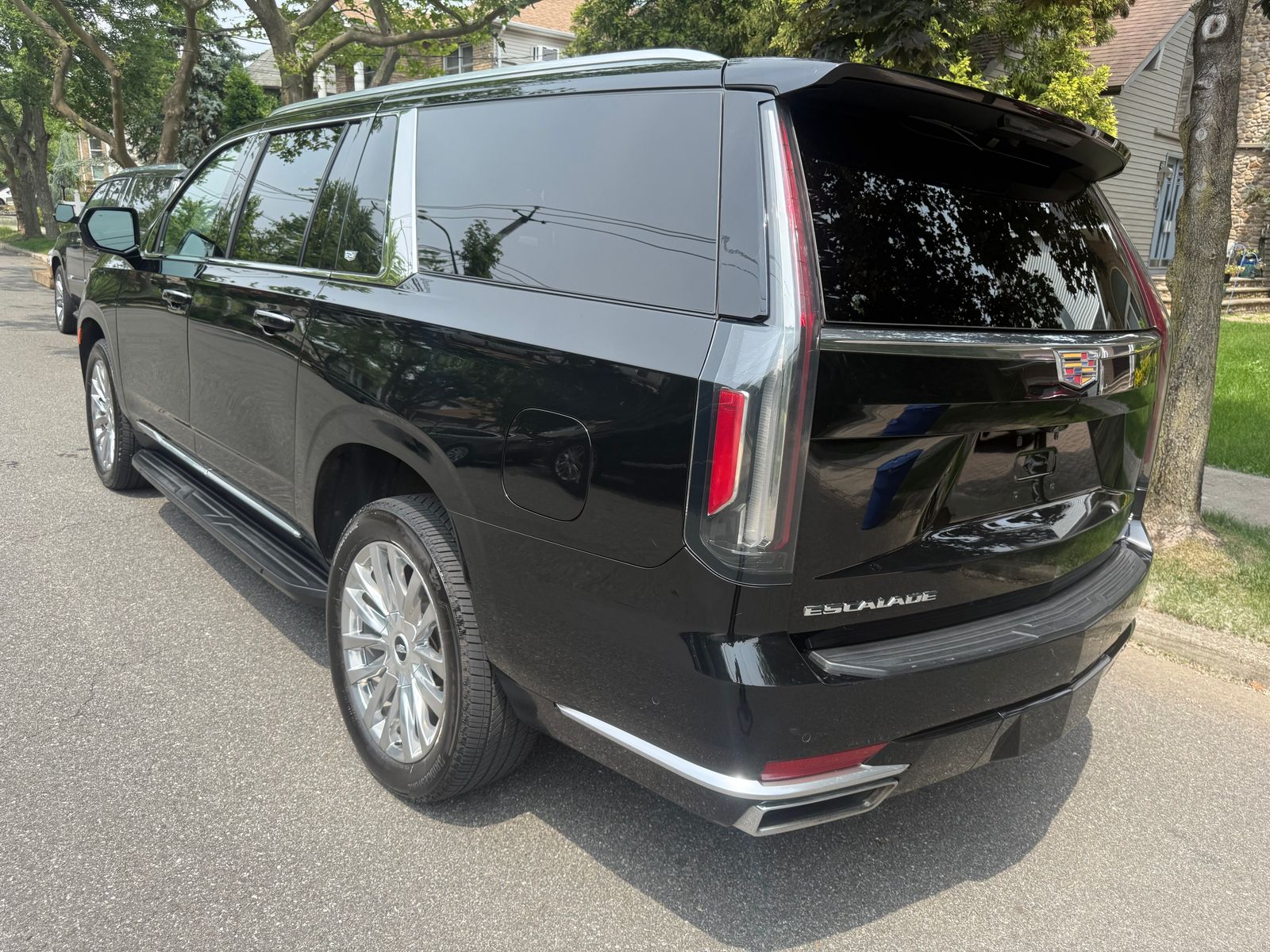 2022 Cadillac Escalade ESV Premium Luxury AWD