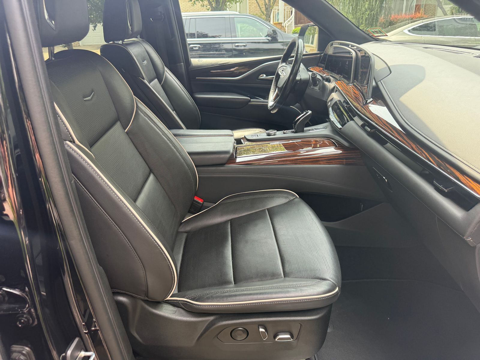 2022 Cadillac Escalade ESV Premium Luxury AWD