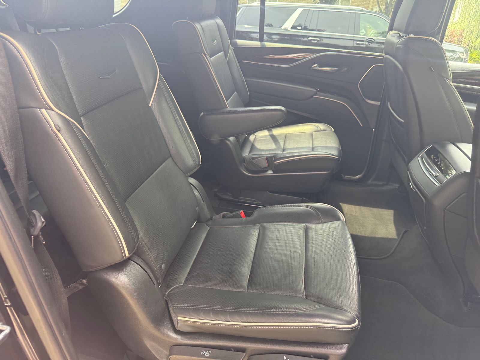 2022 Cadillac Escalade ESV Premium Luxury AWD