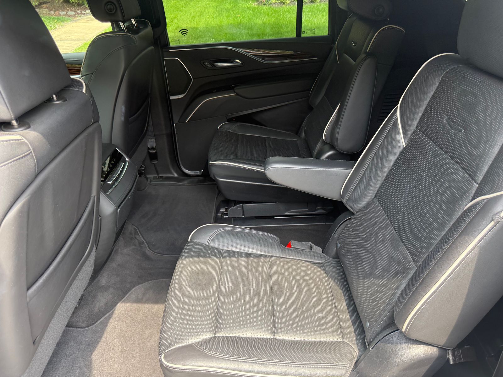 2022 Cadillac Escalade ESV Premium Luxury AWD