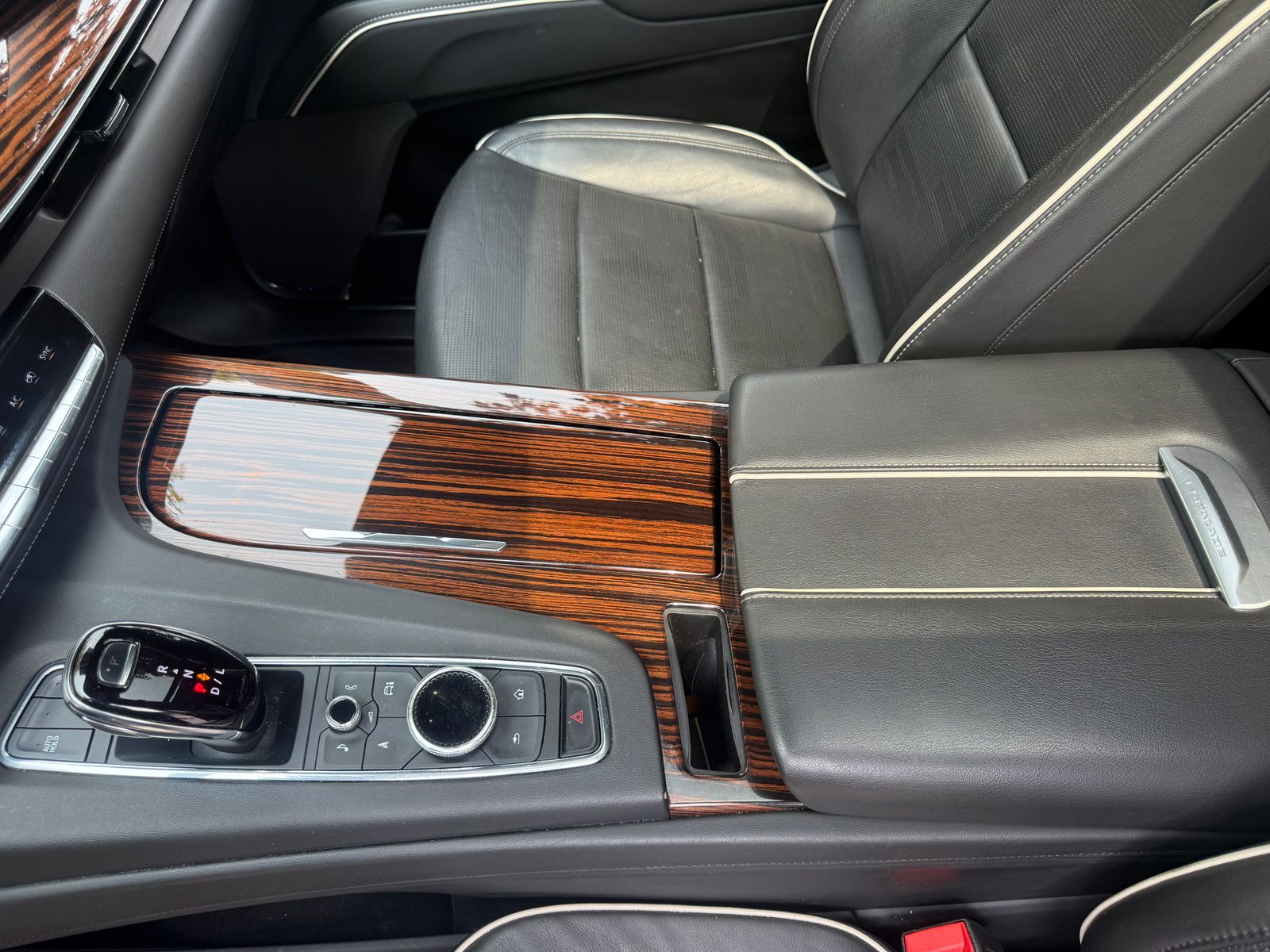 2022 Cadillac Escalade ESV Premium Luxury AWD