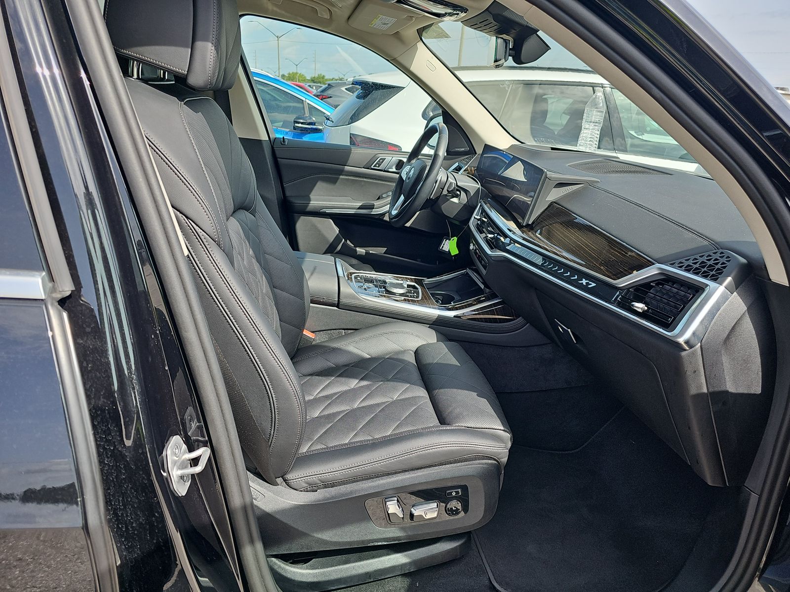 2025 BMW X7 xDrive40i AWD