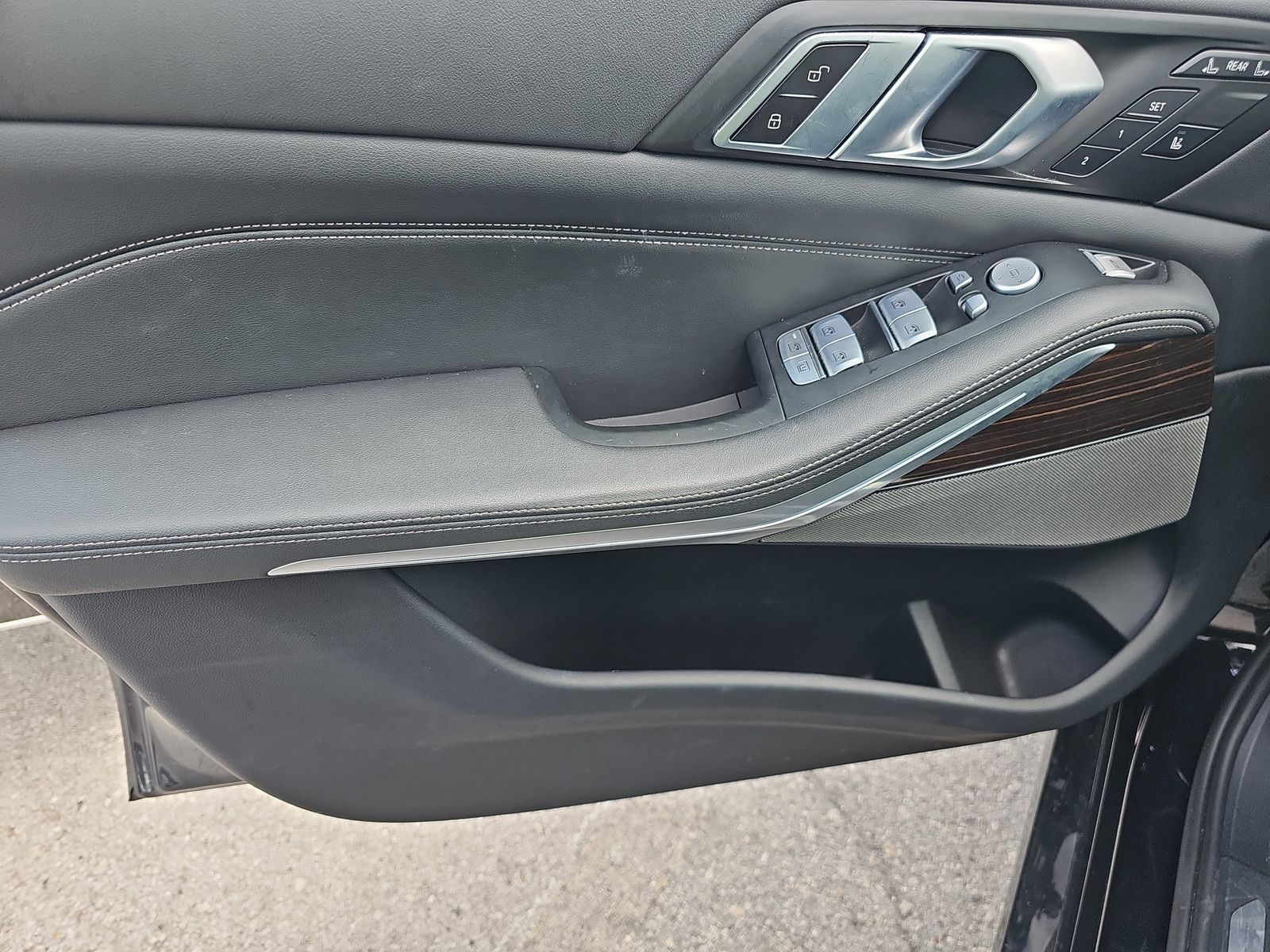 2025 BMW X7 xDrive40i AWD