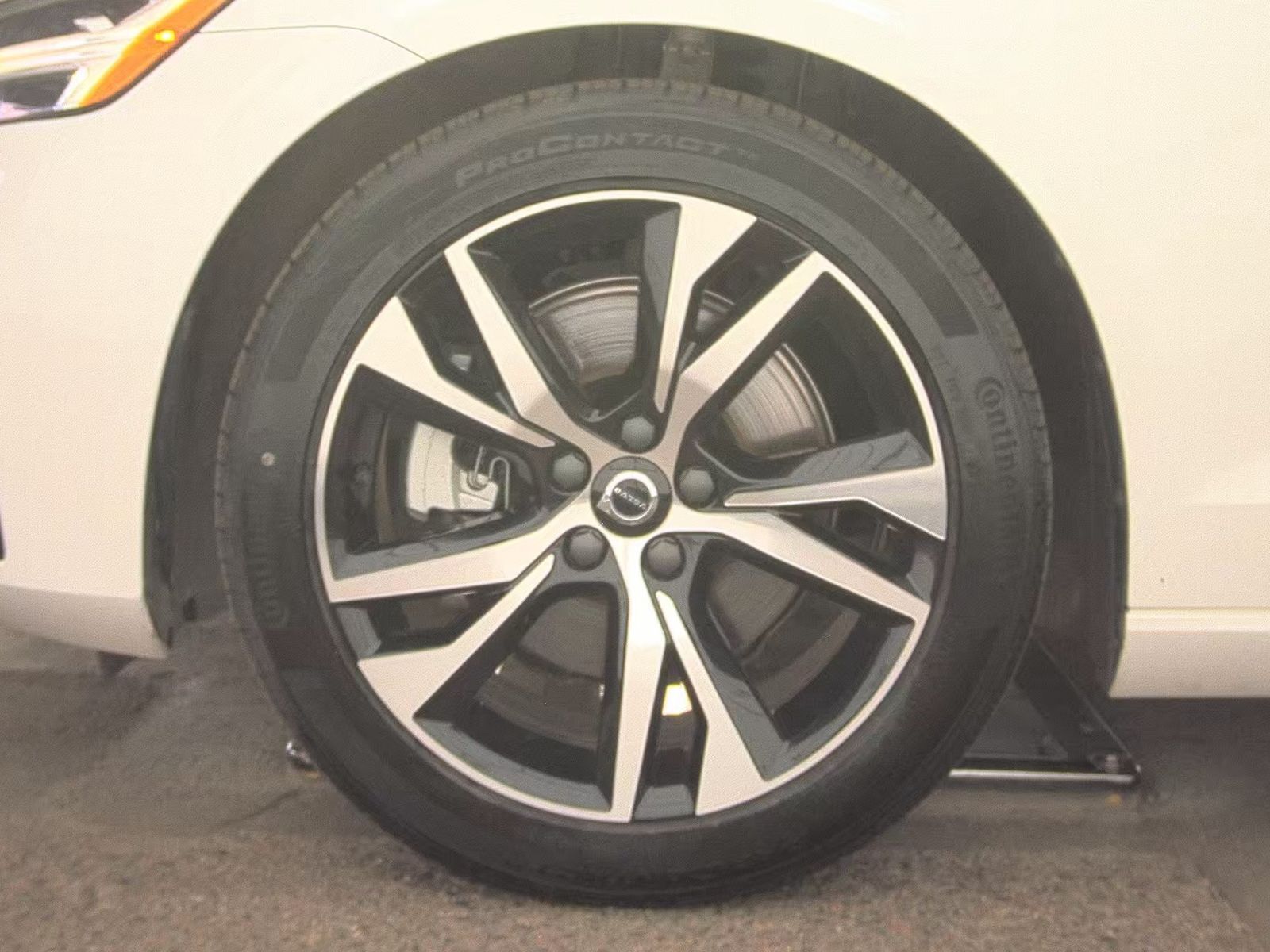 2025 Volvo S60 B5 Core AWD