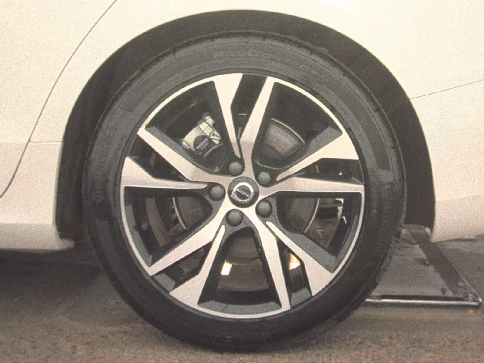 2025 Volvo S60 B5 Core AWD
