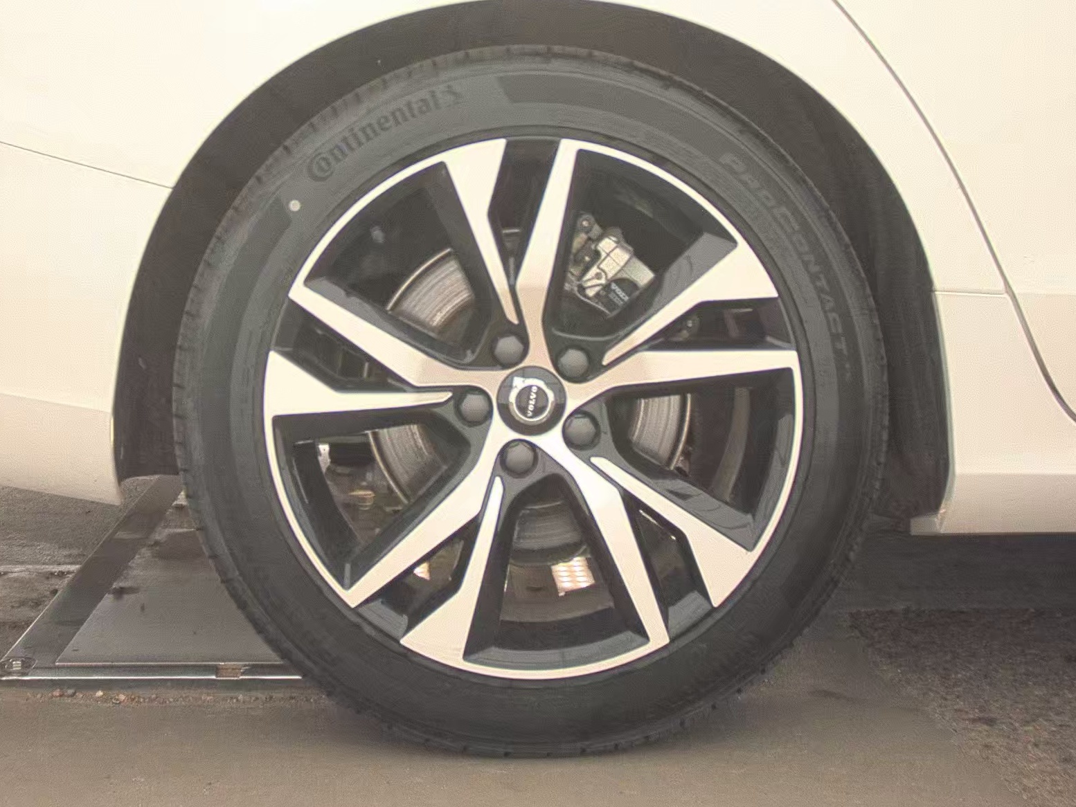 2025 Volvo S60 B5 Core AWD