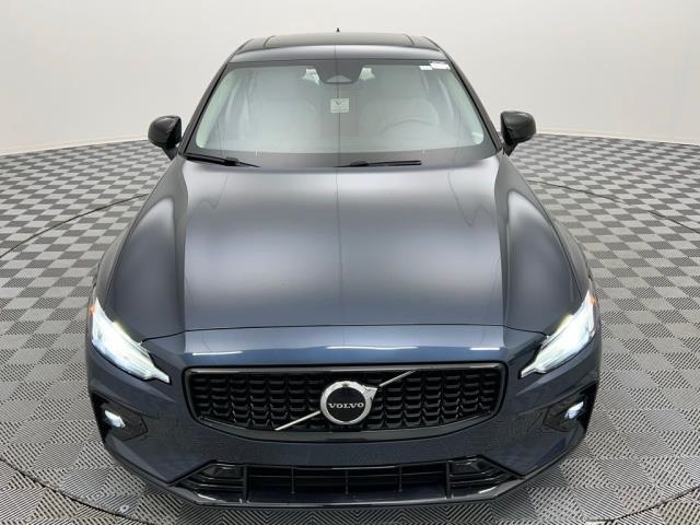 2024 Volvo S60 B5 Core FWD