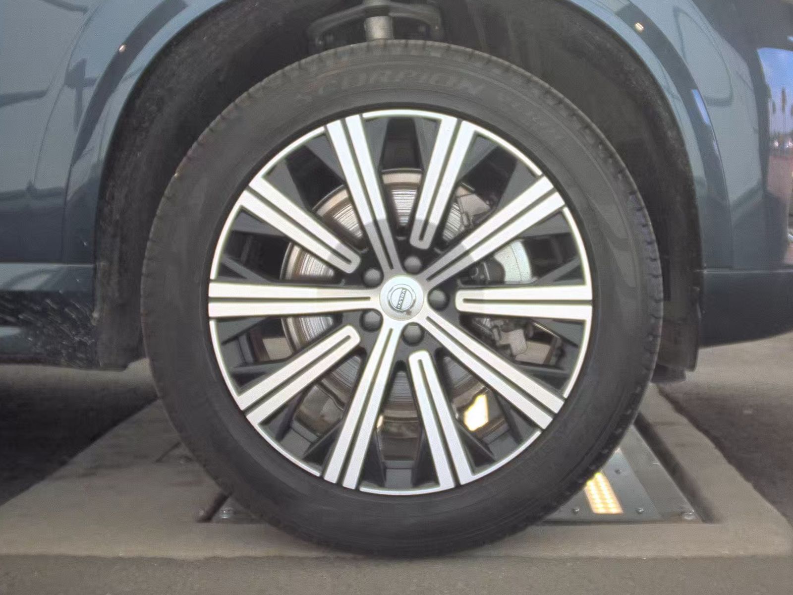 2025 Volvo XC90 B5 Core AWD