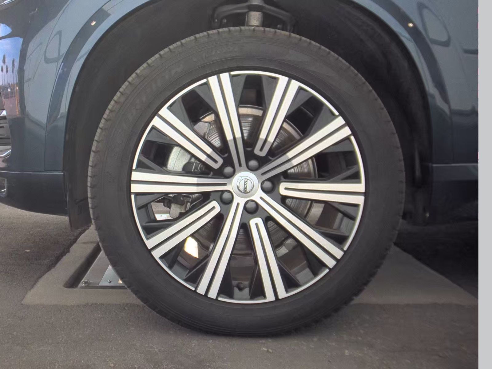 2025 Volvo XC90 B5 Core AWD