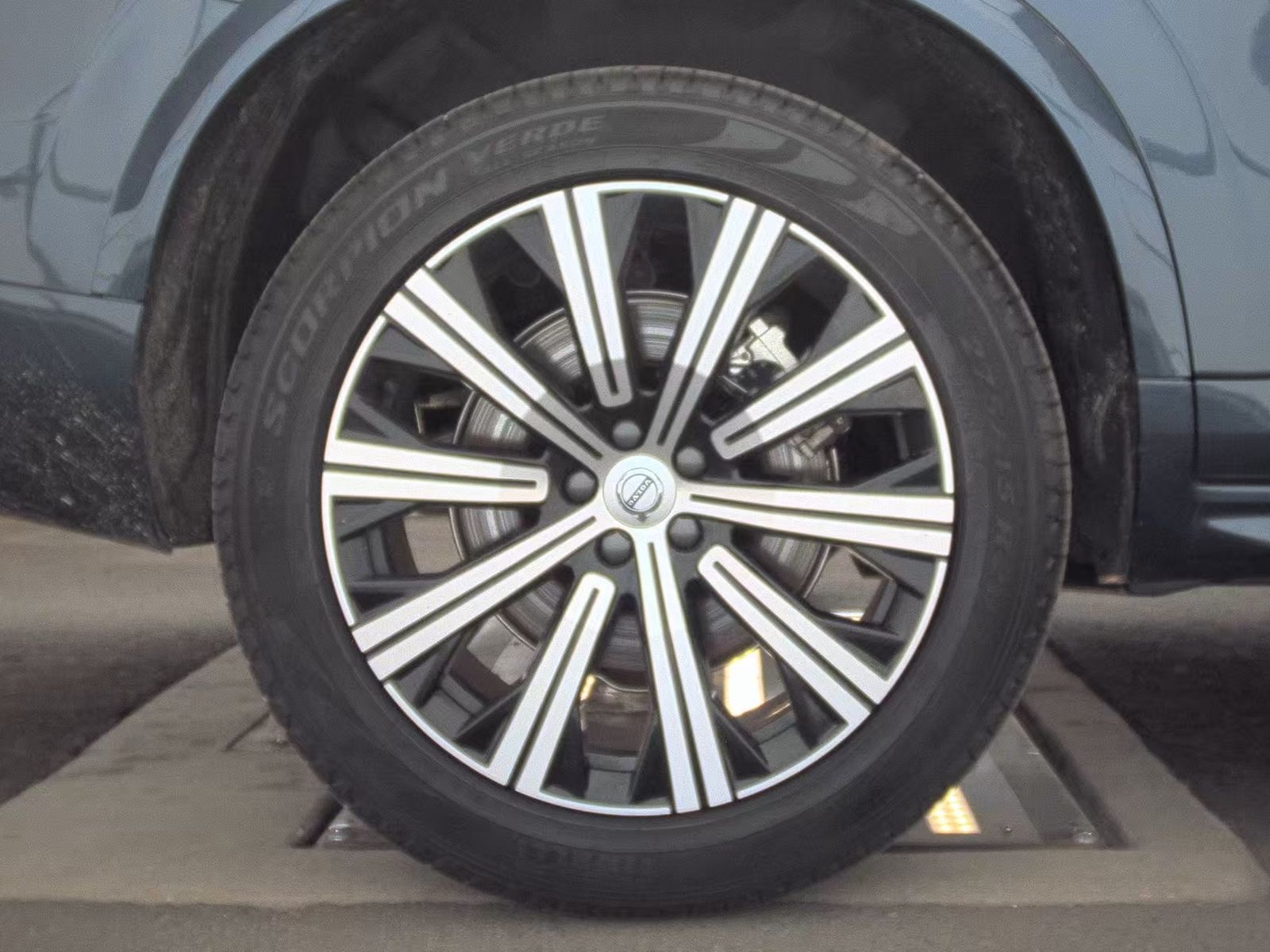 2025 Volvo XC90 B5 Core AWD