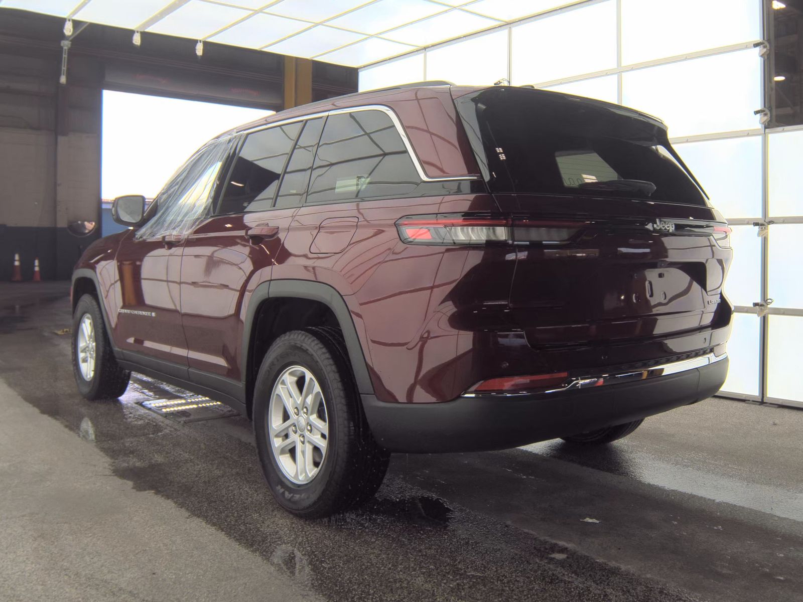 2024 Jeep Grand Cherokee Laredo RWD