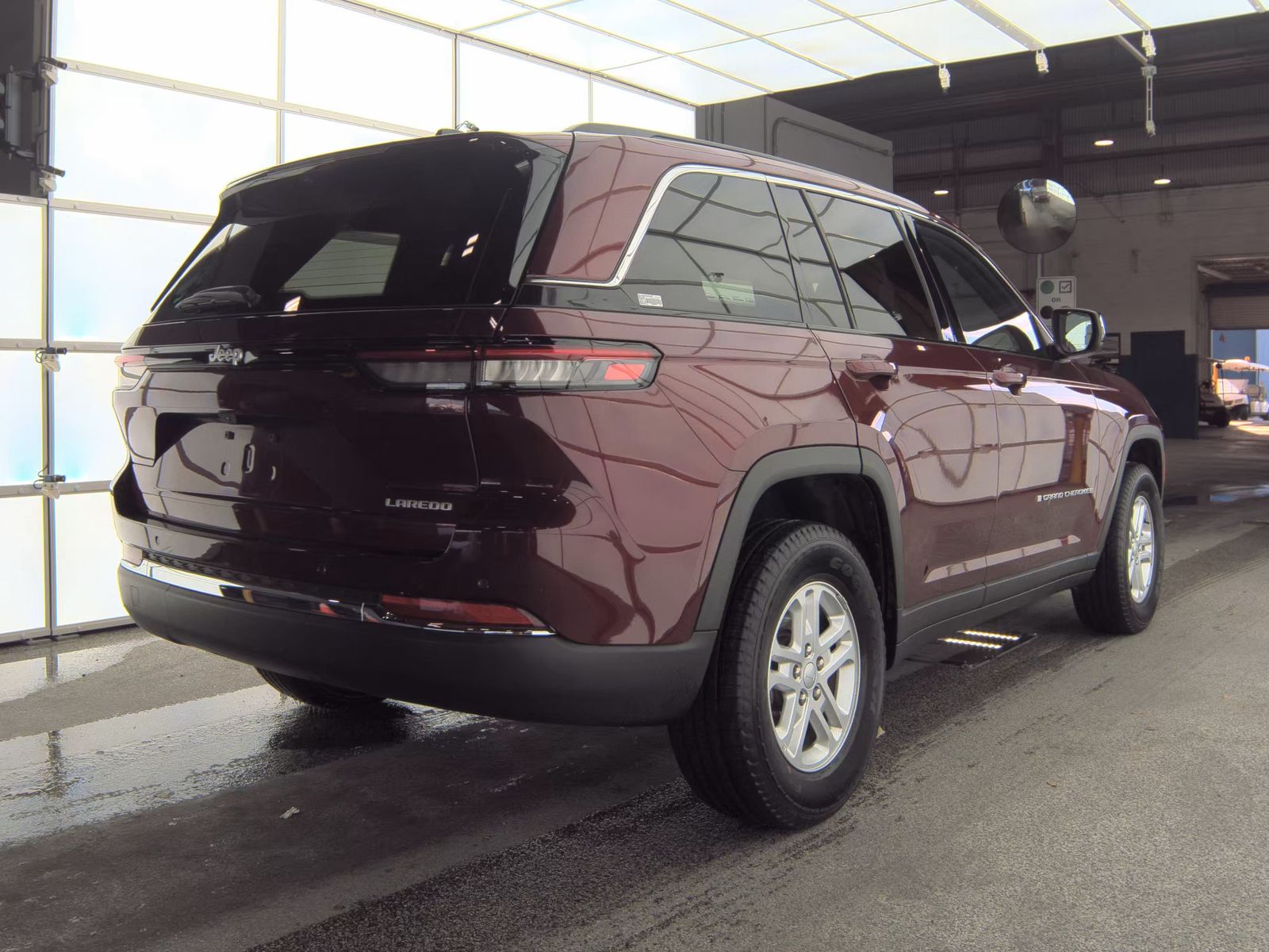 2024 Jeep Grand Cherokee Laredo RWD