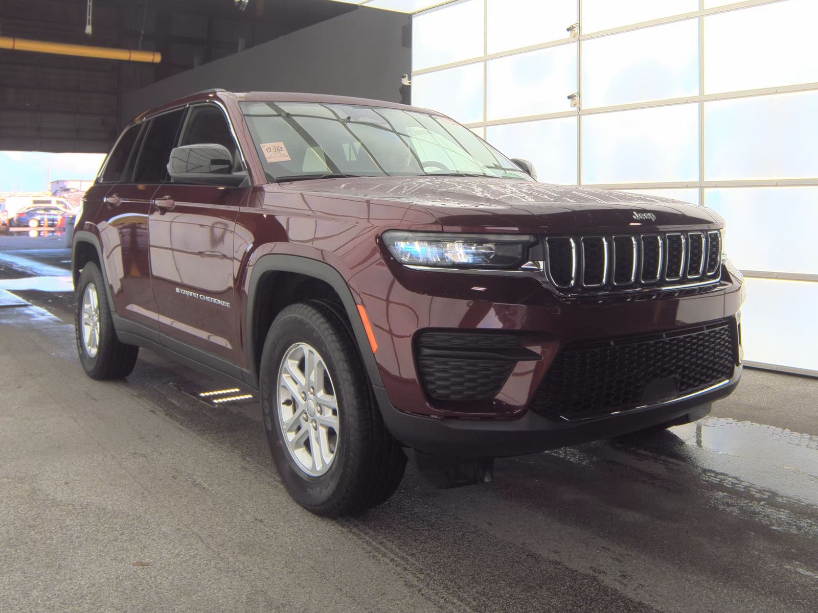 2024 Jeep Grand Cherokee Laredo RWD