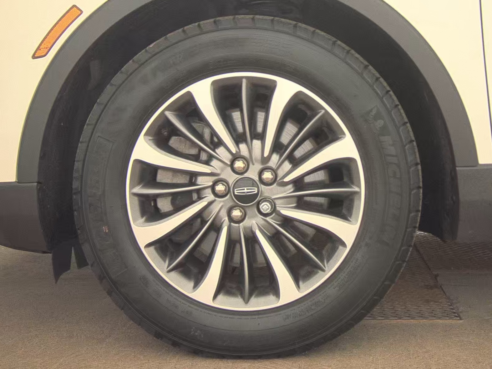 2022 Lincoln Nautilus Standard AWD