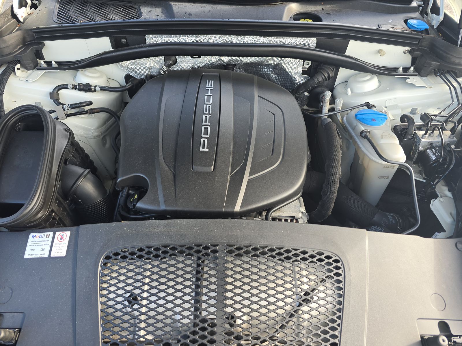 2018 Porsche Macan Base AWD