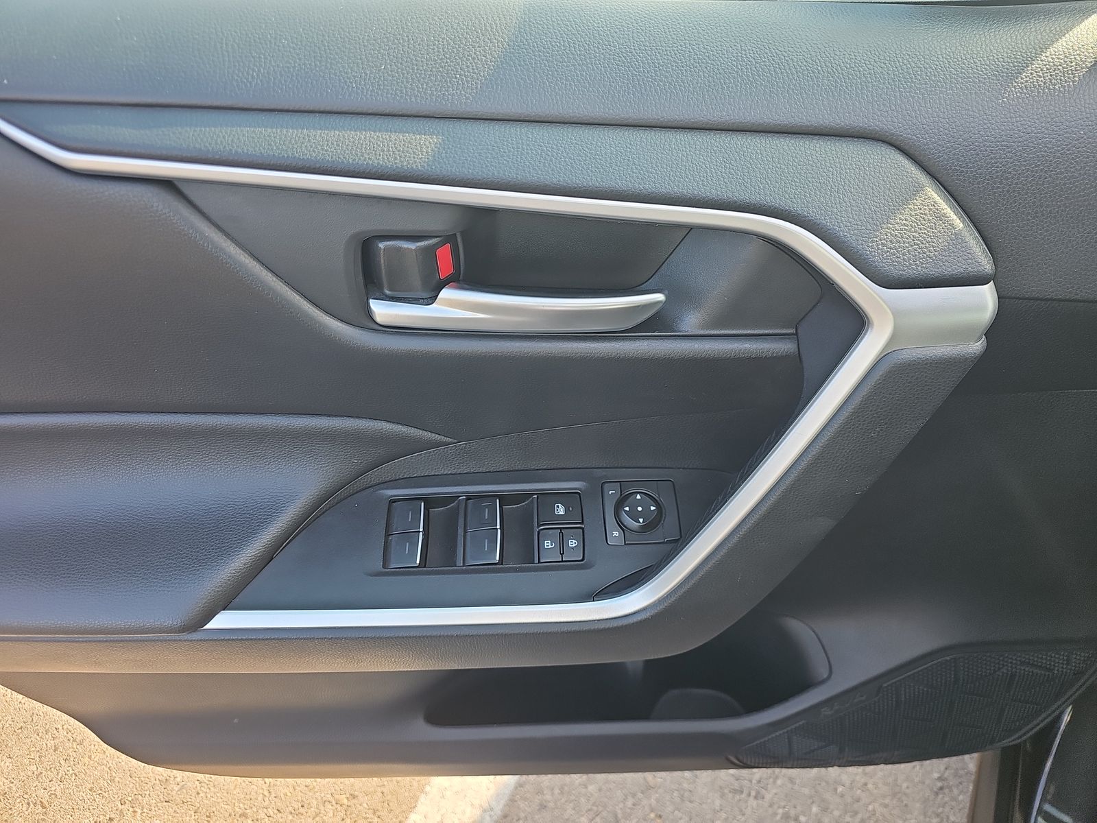 2024 Toyota RAV4 XLE FWD