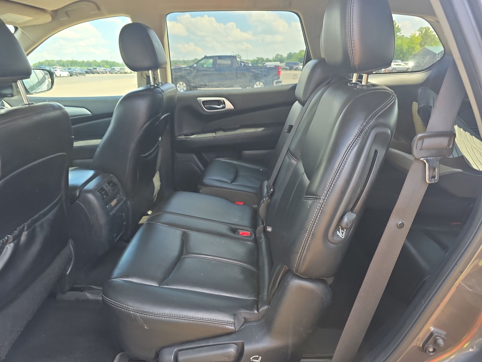 2017 Nissan Pathfinder SL FWD