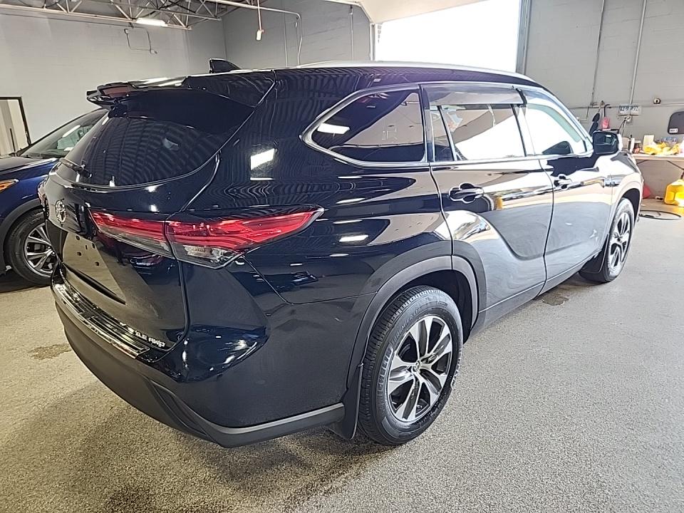 2022 Toyota Highlander XLE AWD