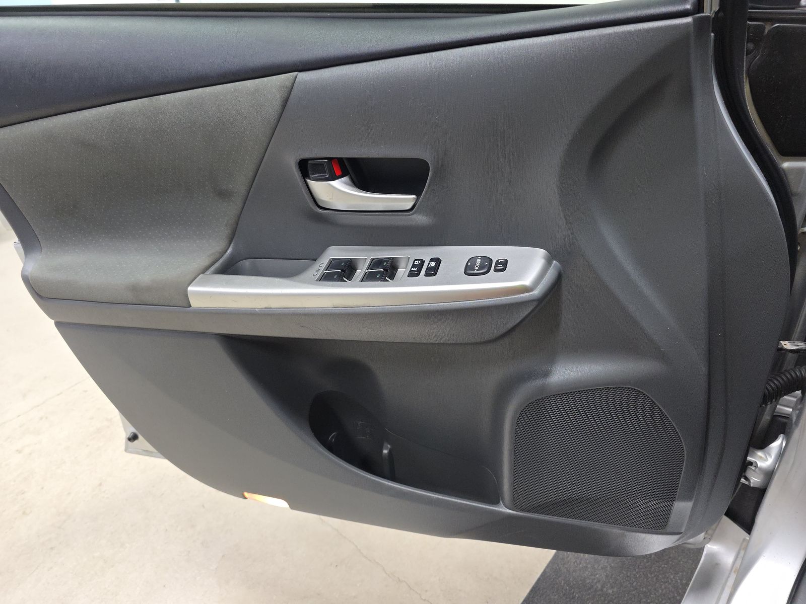 2014 Toyota Prius v Two FWD