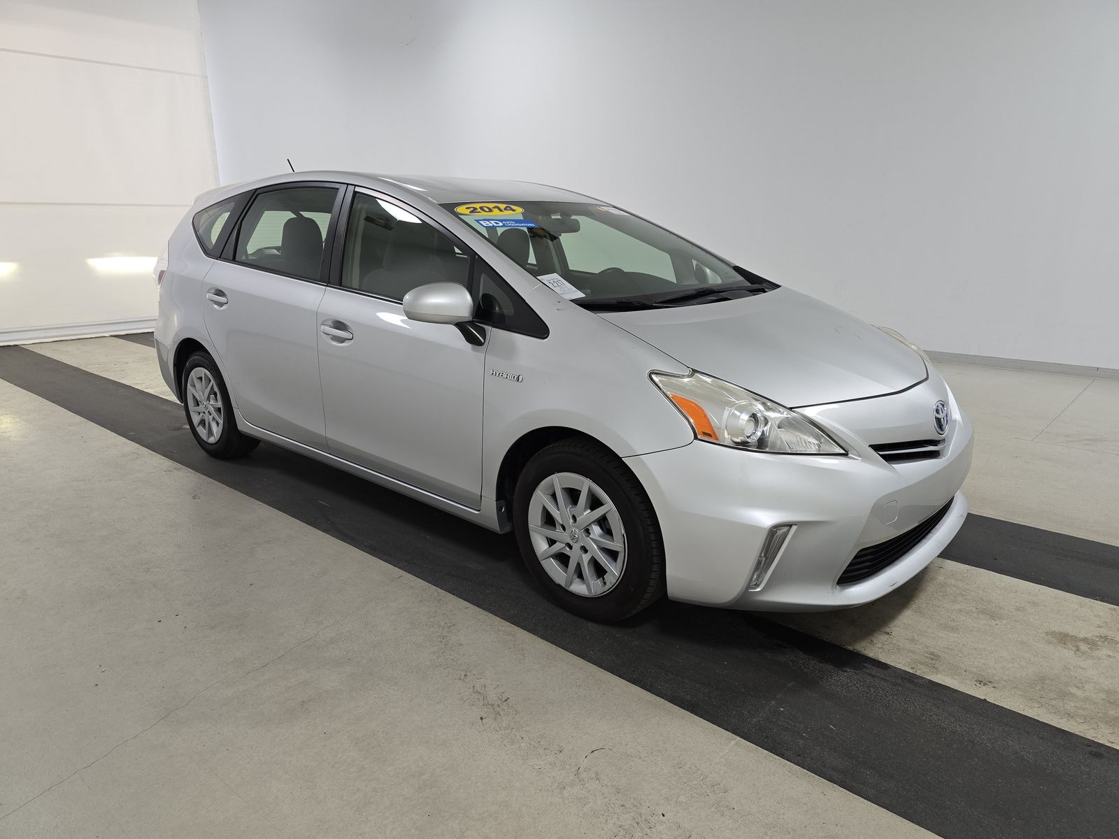 2014 Toyota Prius v Two FWD