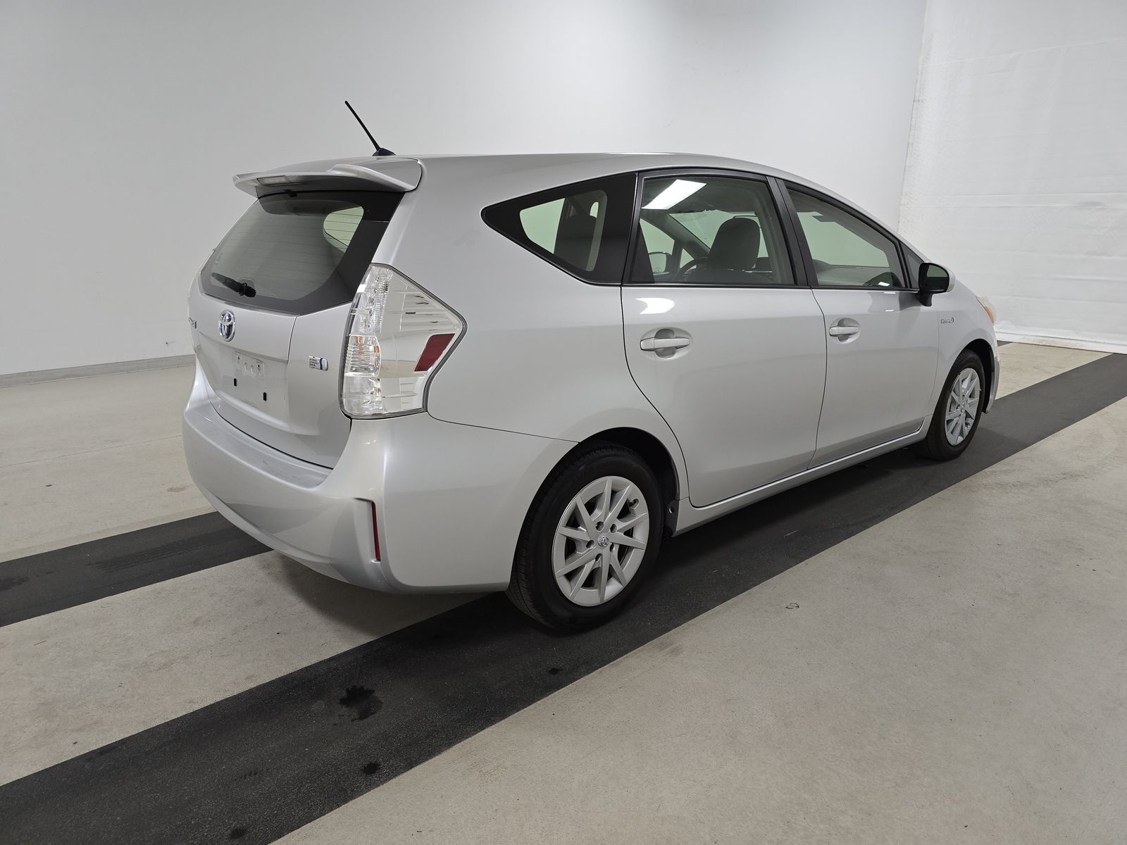 2014 Toyota Prius v Two FWD