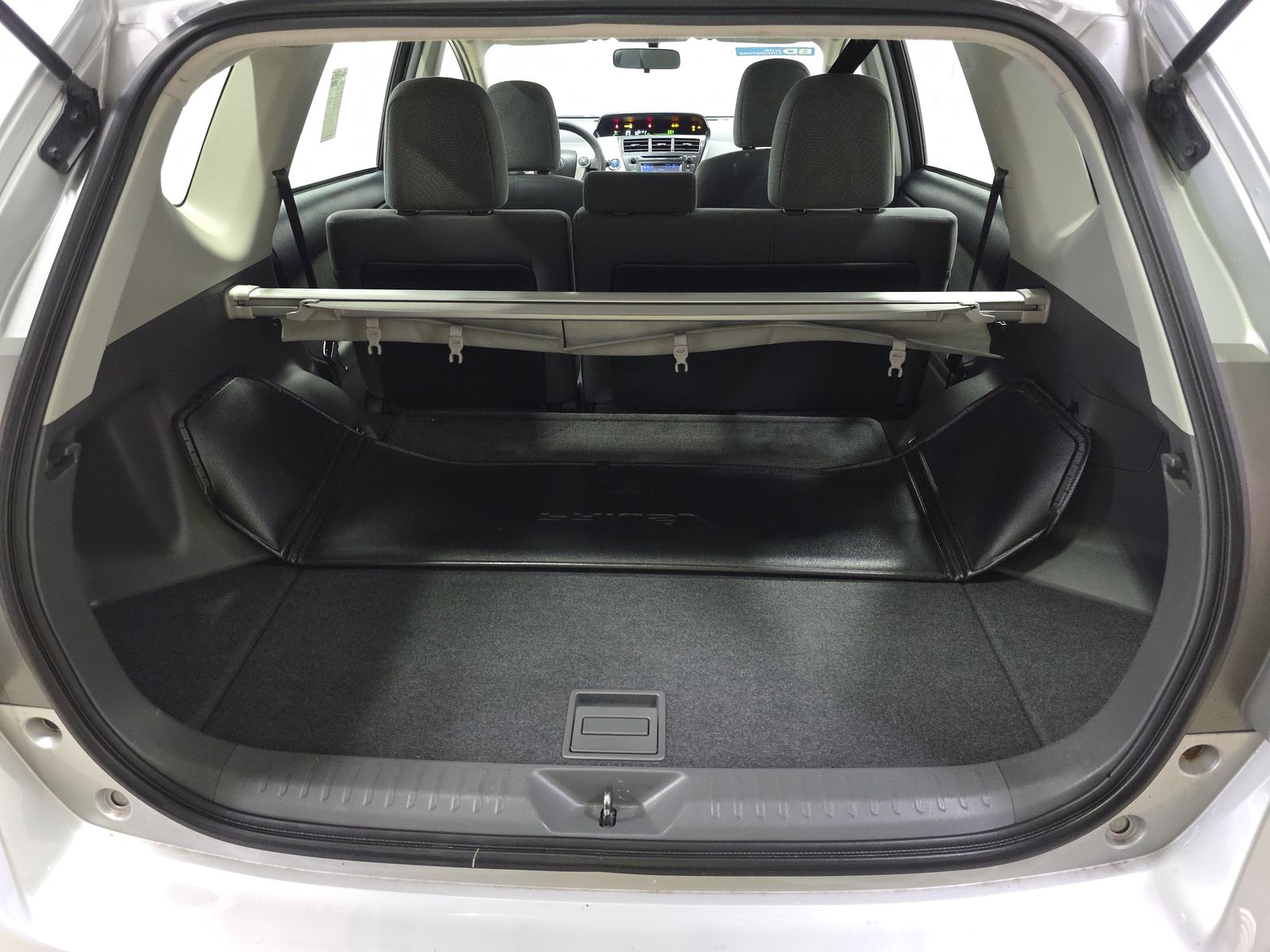 2014 Toyota Prius v Two FWD