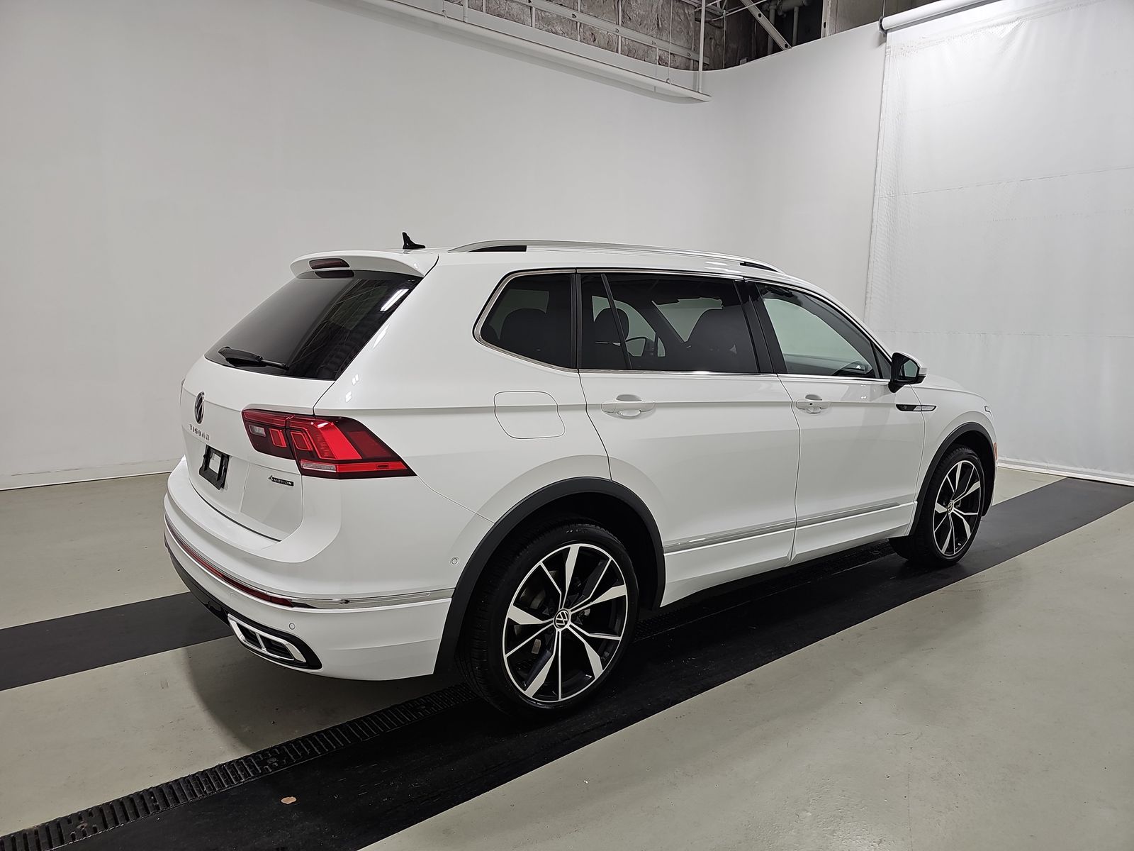 2024 Volkswagen Tiguan 2.0T SEL R-Line AWD