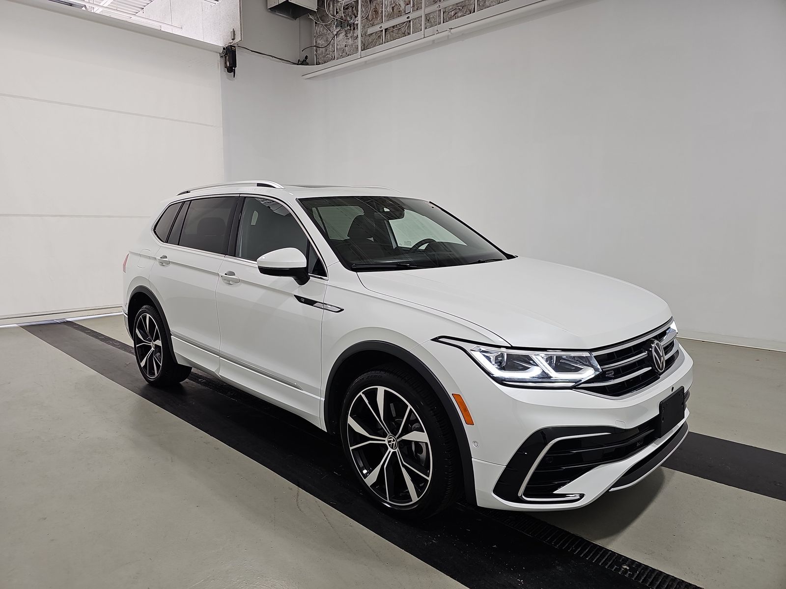 2024 Volkswagen Tiguan 2.0T SEL R-Line AWD