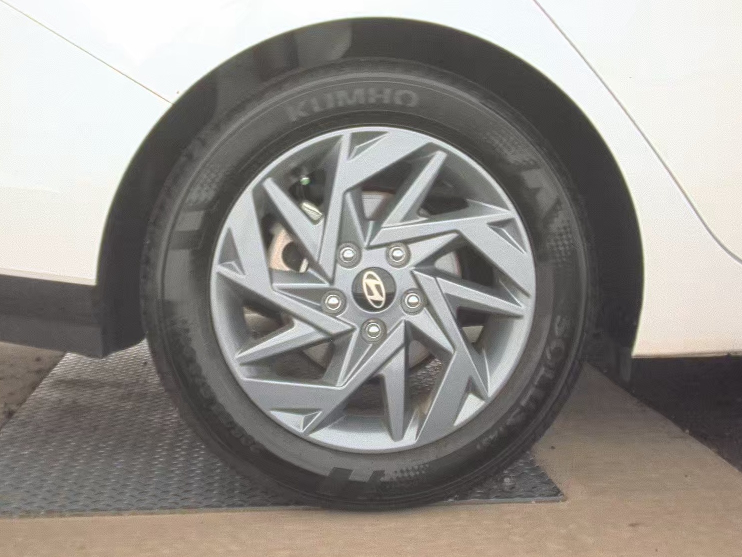 2024 Hyundai Elantra SEL FWD