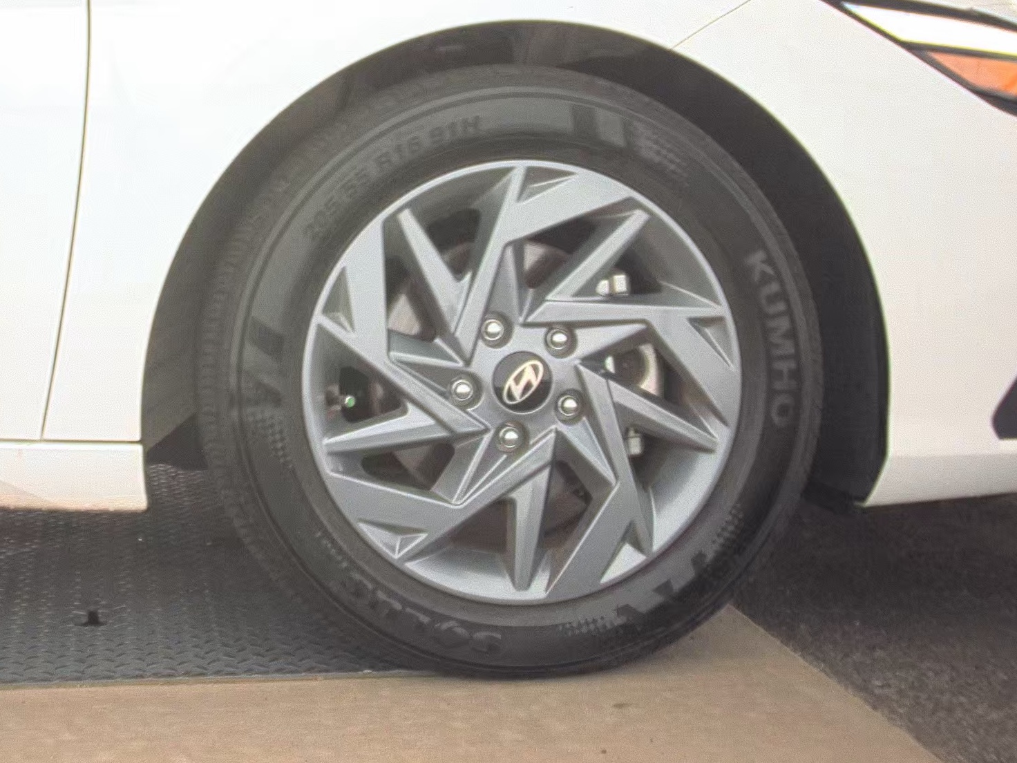 2024 Hyundai Elantra SEL FWD