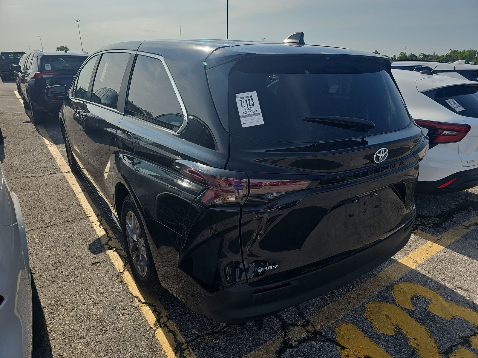 2025 Toyota Sienna LE FWD