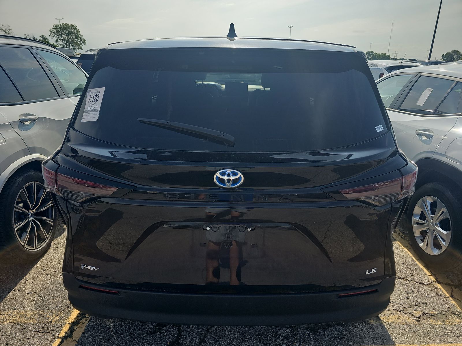 2025 Toyota Sienna LE FWD