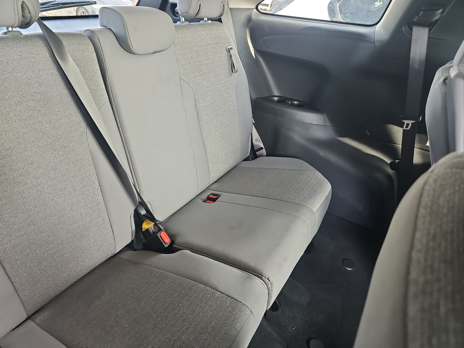 2025 Toyota Sienna LE FWD