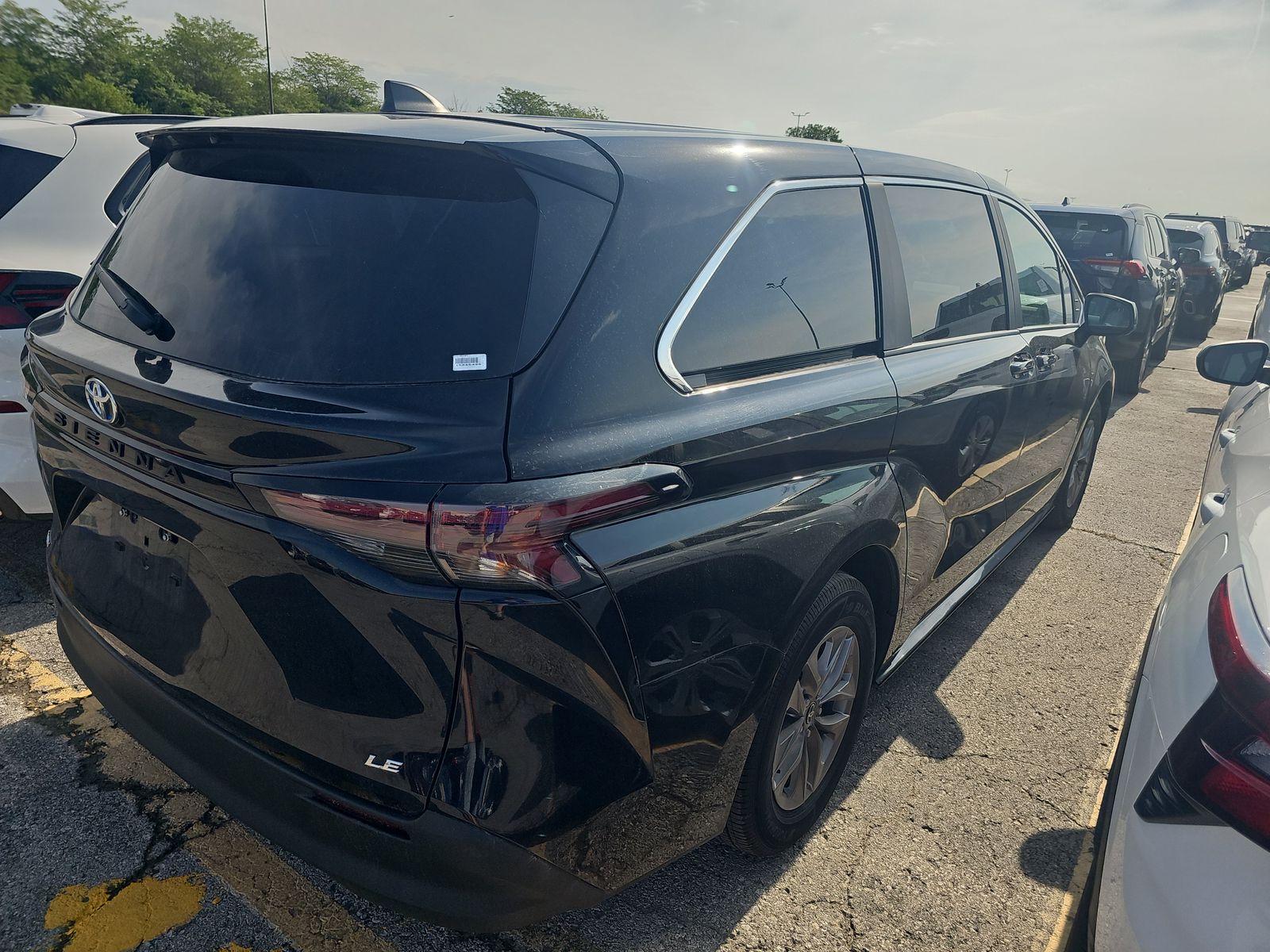2025 Toyota Sienna LE FWD