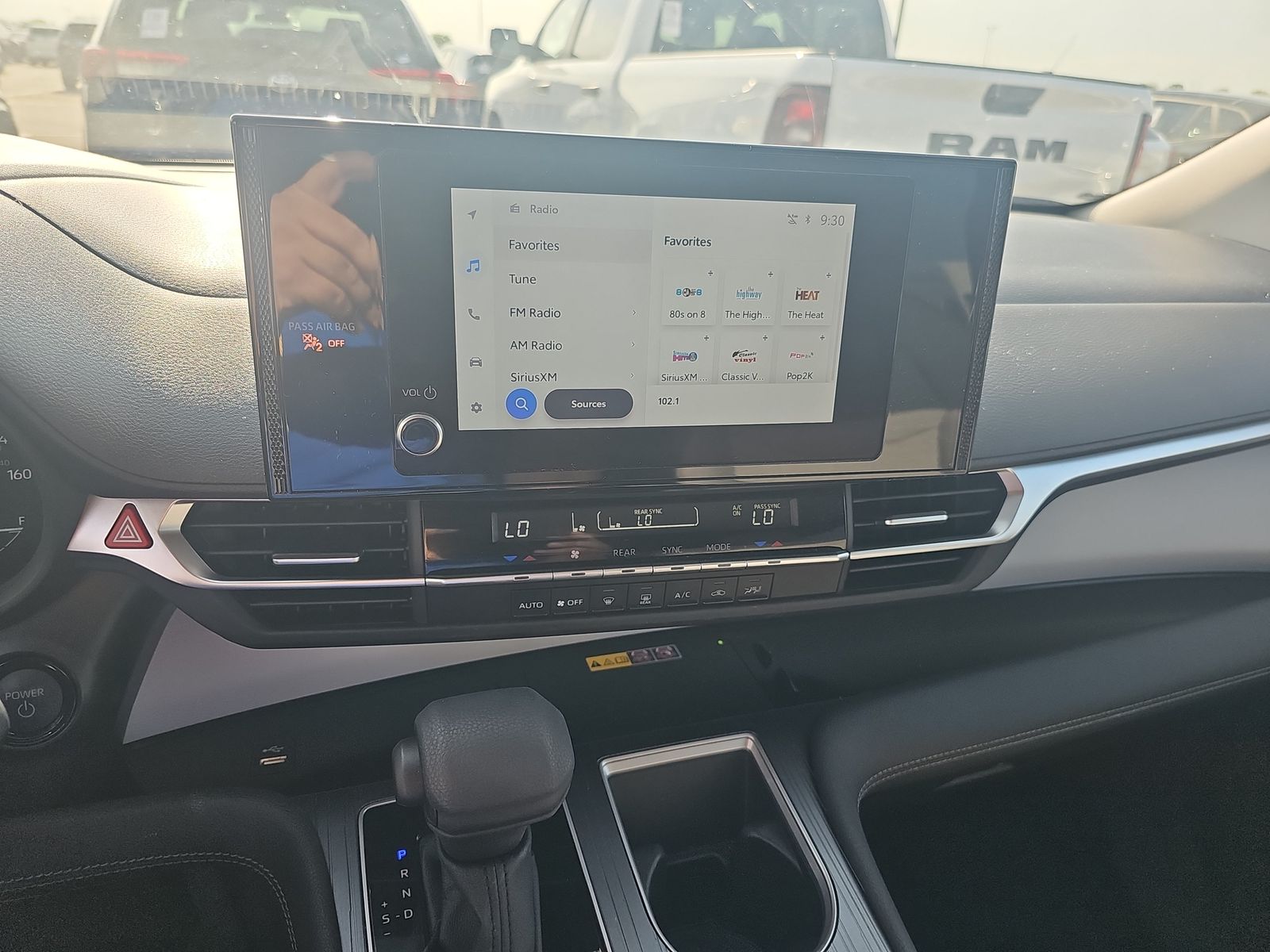 2025 Toyota Sienna LE FWD